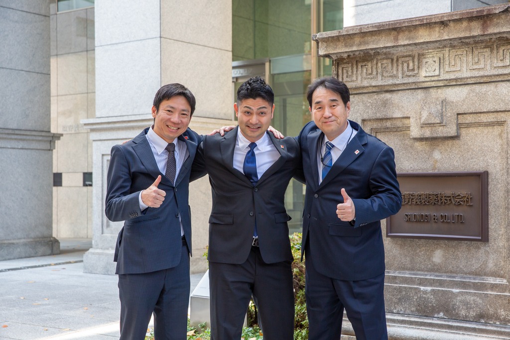 左からヘルスケア事業管掌オフィス池上真悟さん、清水彰人さん、金正倫仁さん