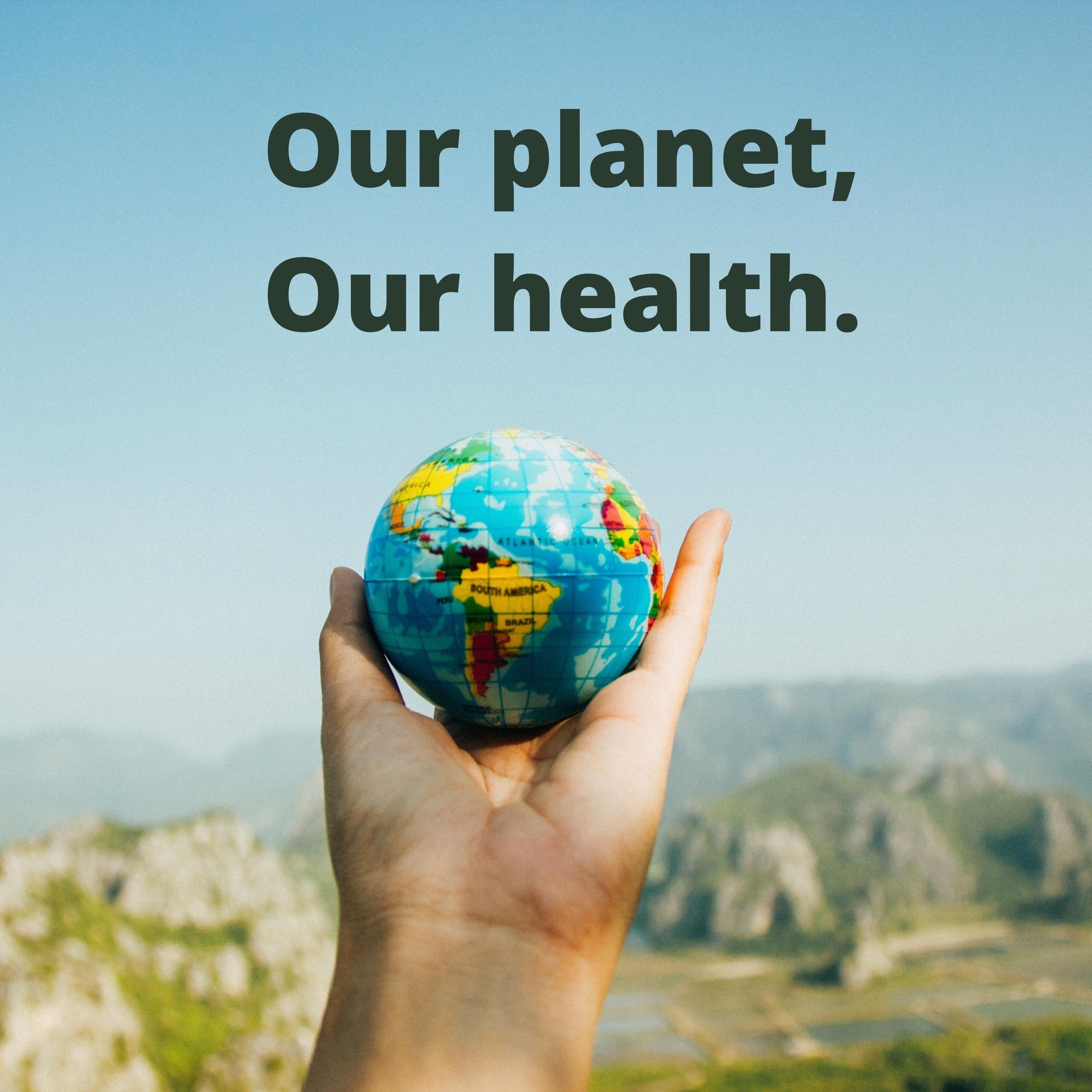 Our planet、our health、地球をにぎっている手