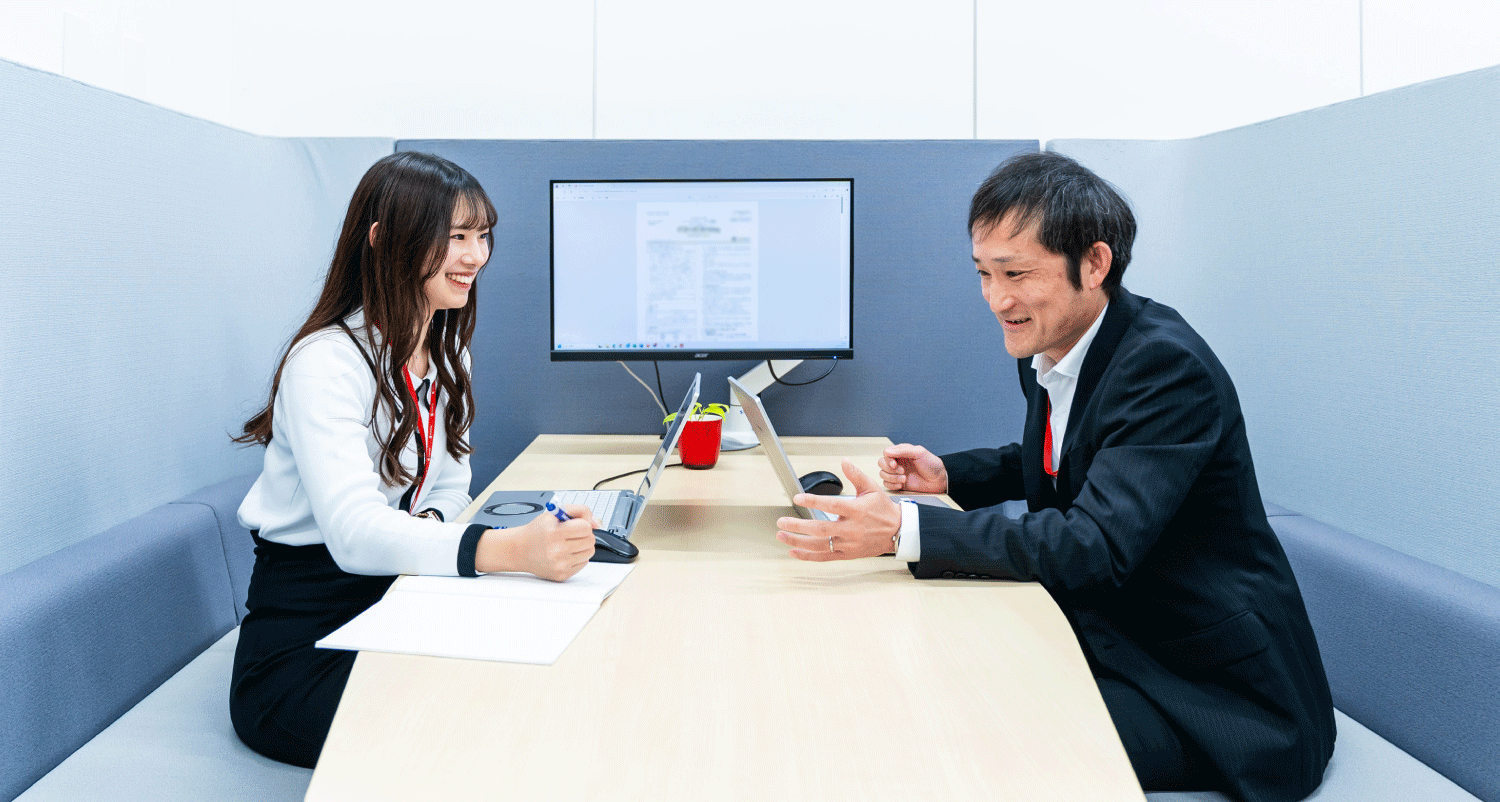 面談をする社員たち