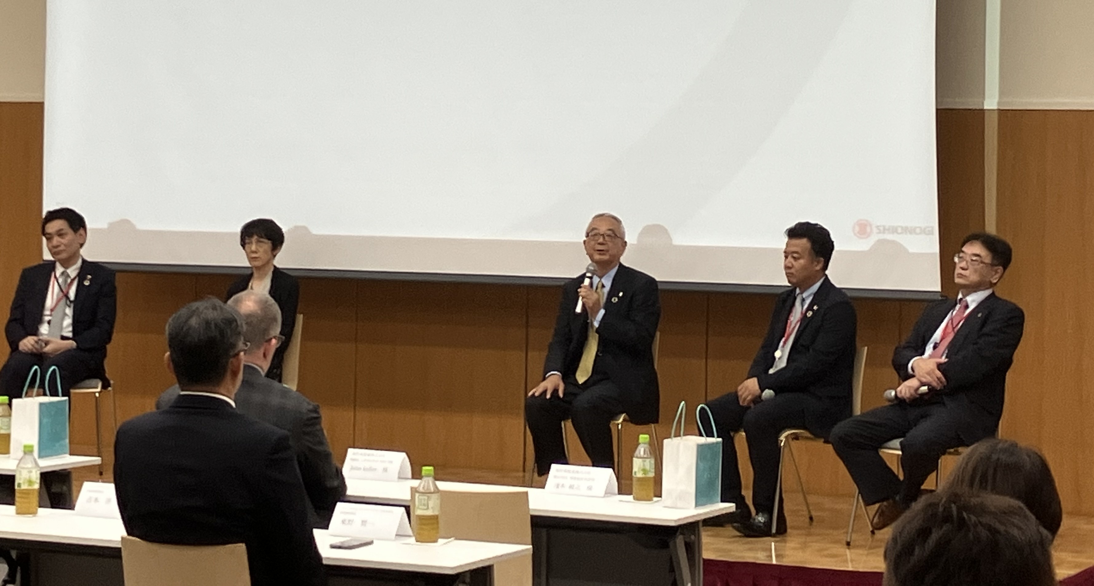 15周年記念式典の経営層の座談会の写真