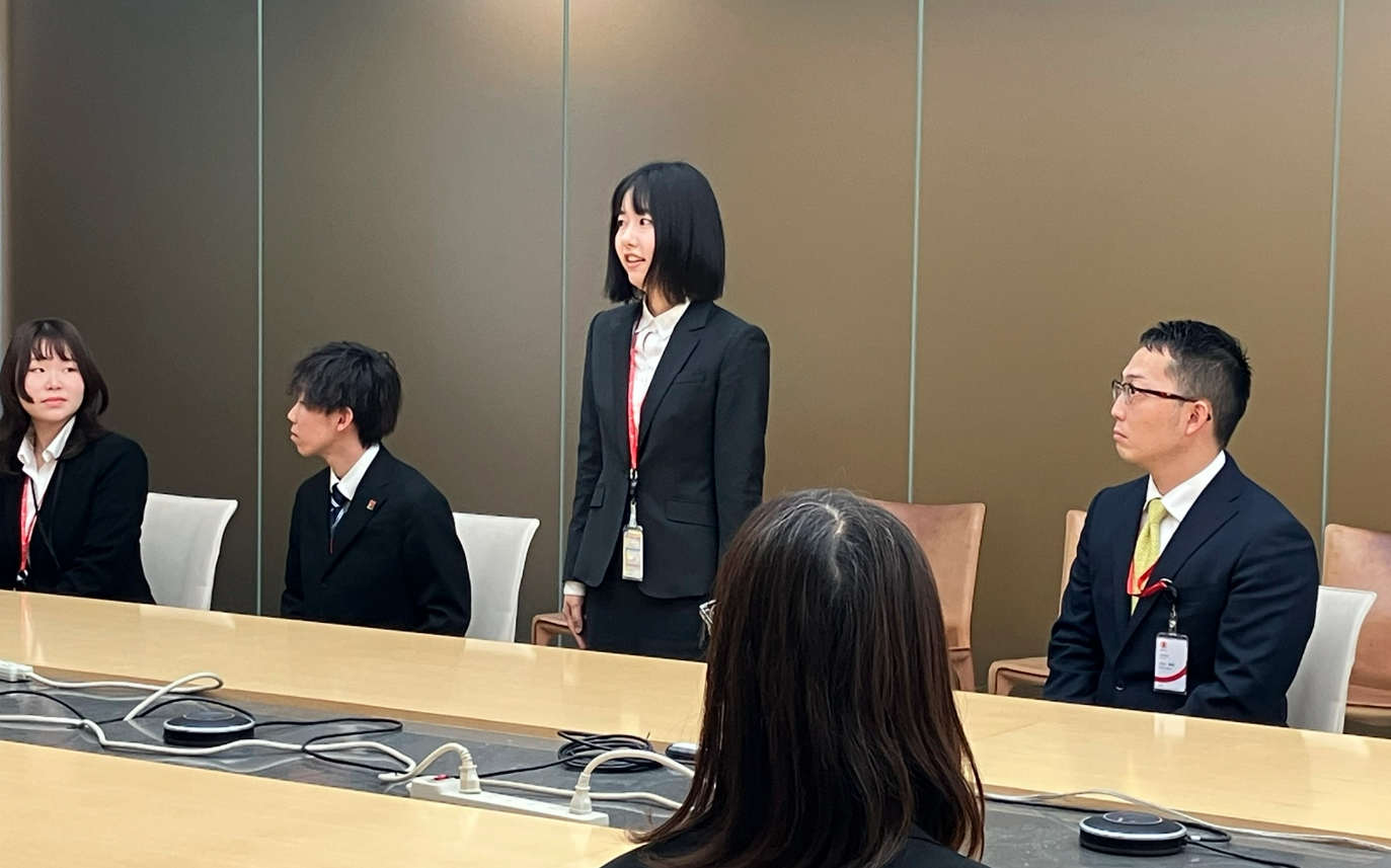 15周年記念式典の経営層の座談会の写真